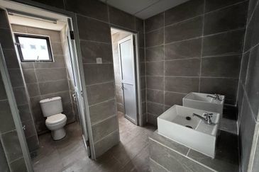 Elmina Seksyen U16, 3 Storey New Detached Factory For Rent