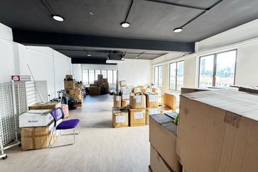 5-Sty Corner Shop For Rent Jalan Sungai Besi Pudu