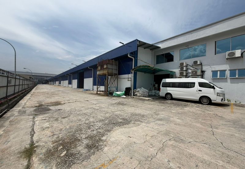 🏭 Detached Factory Warehouse with Office For Rent, Meru Klang