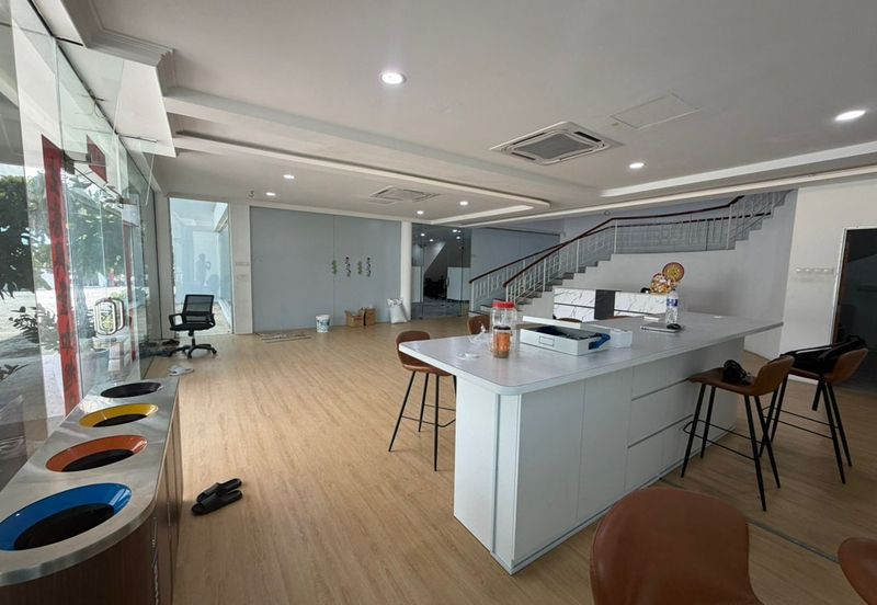 🏭 Detached Factory Warehouse with Office For Rent, Meru Klang