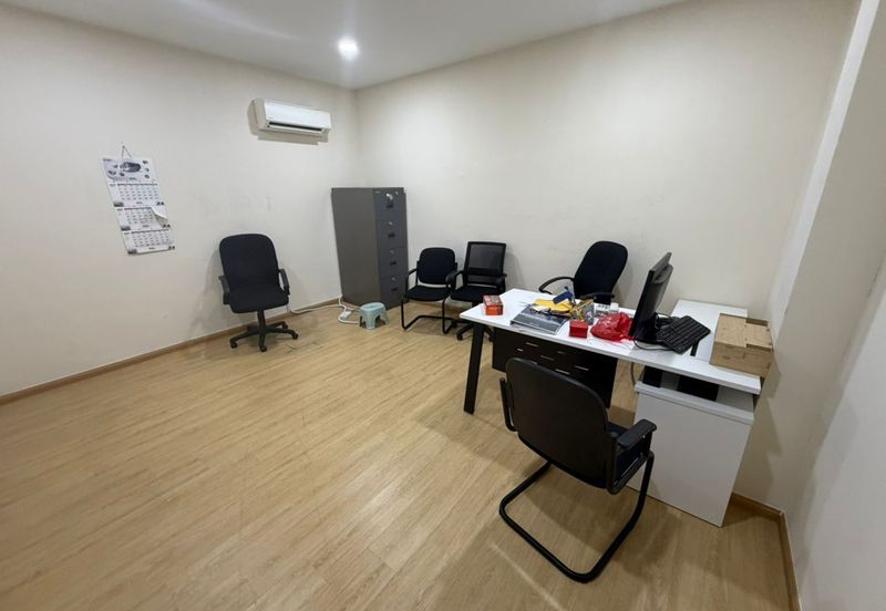 🏭 Detached Factory Warehouse with Office For Rent, Meru Klang