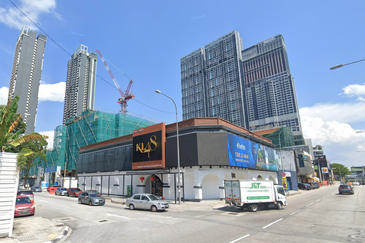 🏬2-Sty Corner Shoplot For Rent, Sungai Besi 