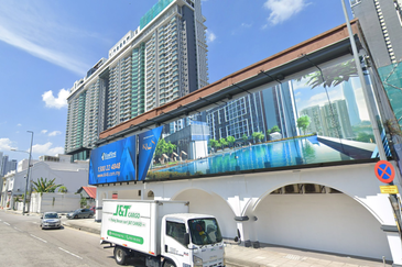 🏬2-Sty Corner Shoplot For Rent, Sungai Besi 