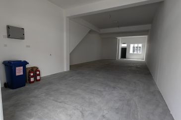🏭 2-sty Shop For Rent, Puncak Alam