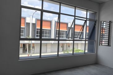🏭 2-sty Shop For Rent, Puncak Alam