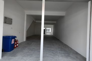 🏭 2-sty Shop For Rent, Puncak Alam