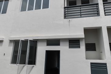 🏭 2-sty Shop For Rent, Puncak Alam