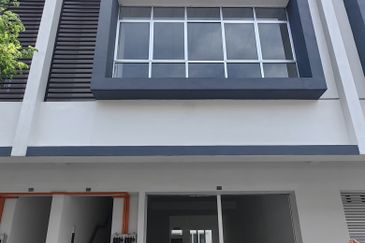 🏭 2-sty Shop For Rent, Puncak Alam