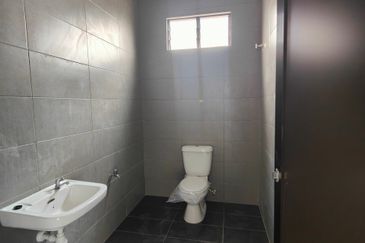 35,000 sqft Factory / Warehouse at [AYER KEROH], Tasik Utama