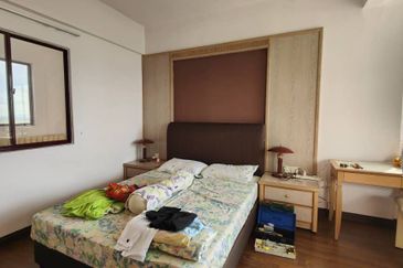 CONDOMINIUM GOLDEN COAST (PANTAI MAS)