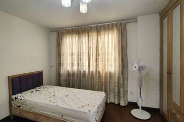 CONDOMINIUM GOLDEN COAST (PANTAI MAS)