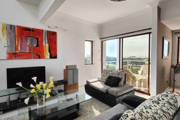 CONDOMINIUM GOLDEN COAST (PANTAI MAS)