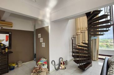 CONDOMINIUM GOLDEN COAST (PANTAI MAS)