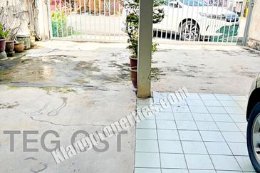 Taman Wangi (Tepi Sungai)