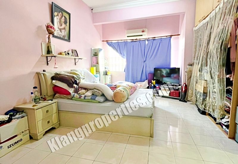 Taman Wangi (Tepi Sungai)