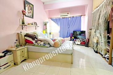 Taman Wangi (Tepi Sungai)