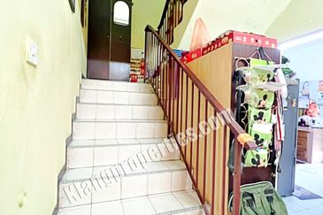 Taman Wangi (Tepi Sungai)