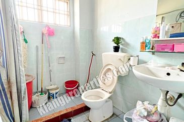 Taman Wangi (Tepi Sungai)