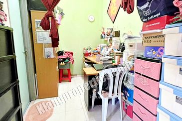 Taman Wangi (Tepi Sungai)