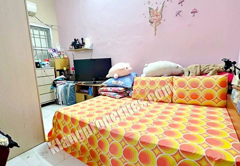 Taman Wangi (Tepi Sungai)