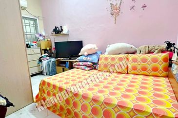 Taman Wangi (Tepi Sungai)