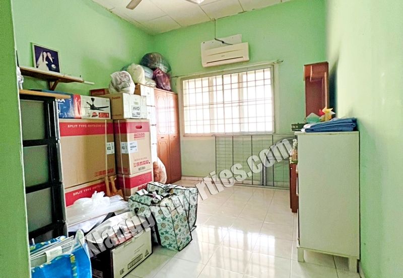 Taman Wangi (Tepi Sungai)