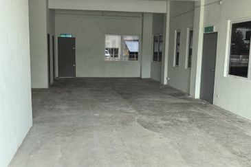 D'KEBUN COMMERCIAL CENTER, SHOP FOR SALE. 1130SF