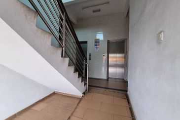 D'KEBUN COMMERCIAL CENTER, SHOP FOR SALE. 1130SF