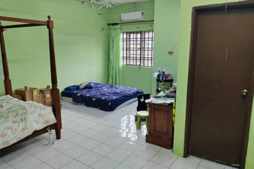 Taman Wangi (Tepi Sungai)