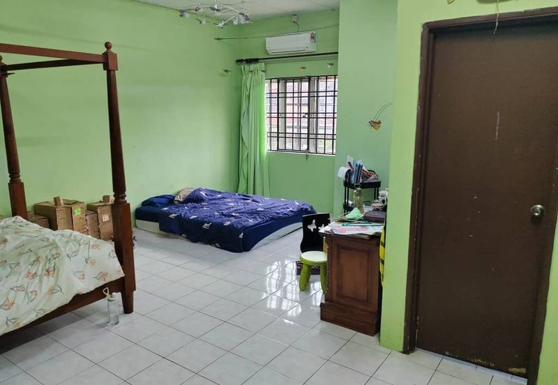 Taman Wangi (Tepi Sungai)