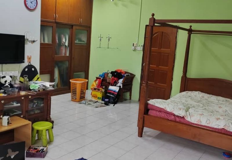 Taman Wangi (Tepi Sungai)