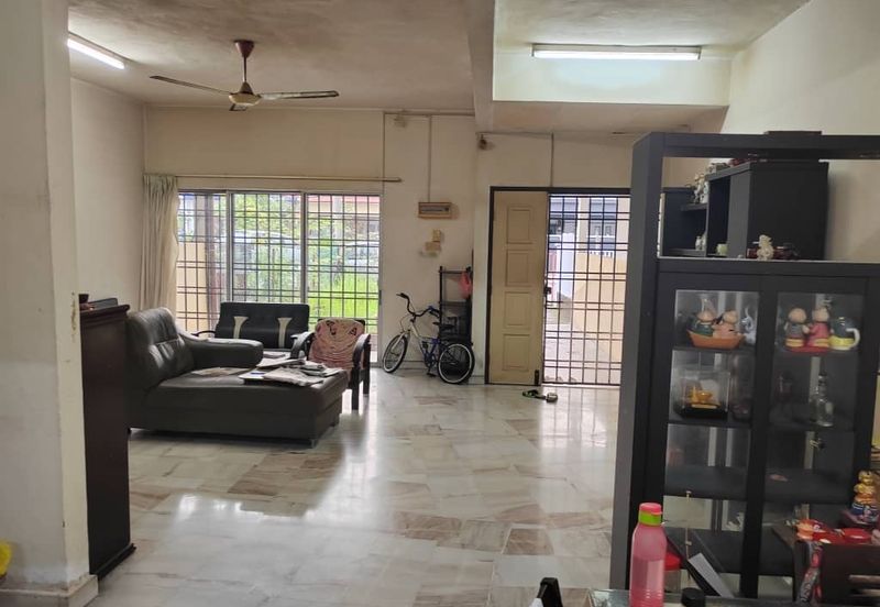 Taman Wangi (Tepi Sungai)