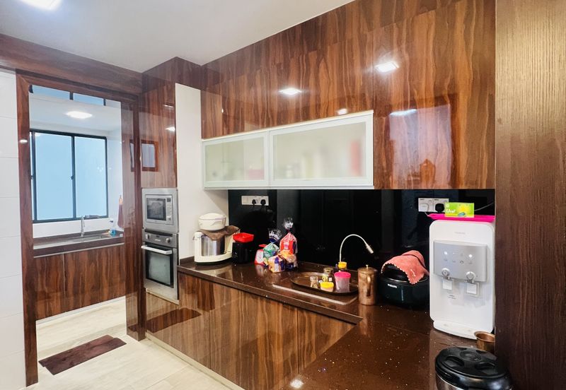 Papillon Desahill Condominium