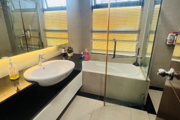 Papillon Desahill Condominium