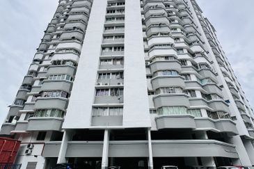 De Tropicana Condominium