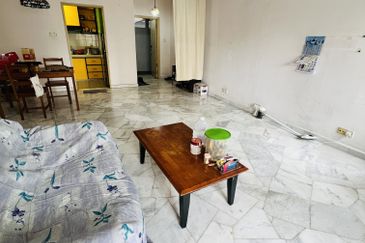 De Tropicana Condominium