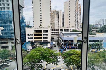 De Tropicana Condominium