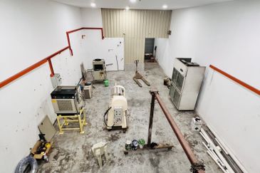 2 adjoining shops opposite semenyih hi tech industrial park