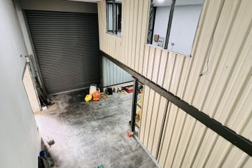 2 adjoining shops opposite semenyih hi tech industrial park