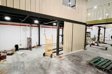 2 adjoining shops opposite semenyih hi tech industrial park