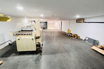 2 adjoining shops opposite semenyih hi tech industrial park