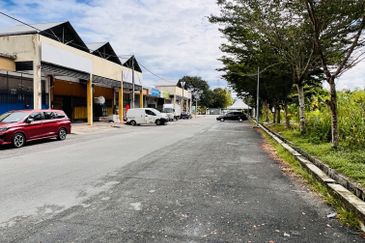 single storey shop opposite semenyih hi tech industrial park
