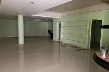 ROI 5% 4Sty Corner Commercial Klang Building ( Value Buy ) Facing Mainroad 