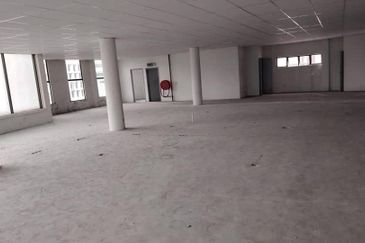 ROI 5% 4Sty Corner Commercial Klang Building ( Value Buy ) Facing Mainroad 