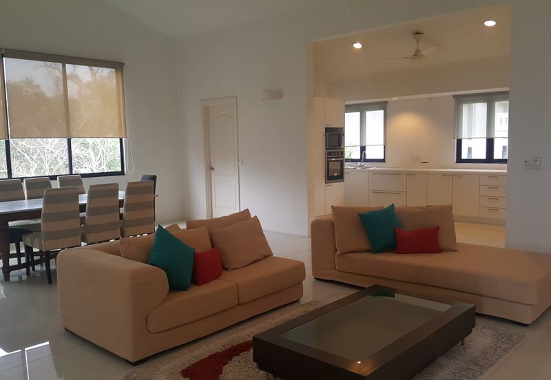 Bungalow w 4 Apartments 