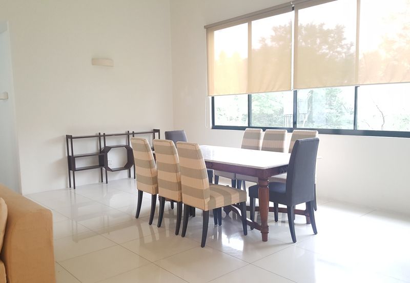 Bungalow w 4 Apartments 