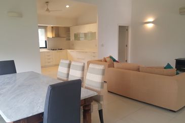 Bungalow w 4 Apartments 