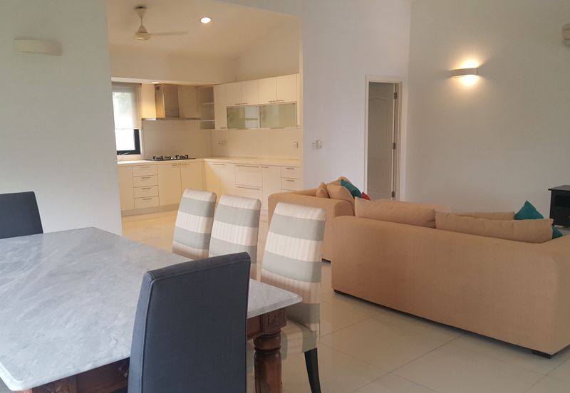 Bungalow w 4 Apartments 