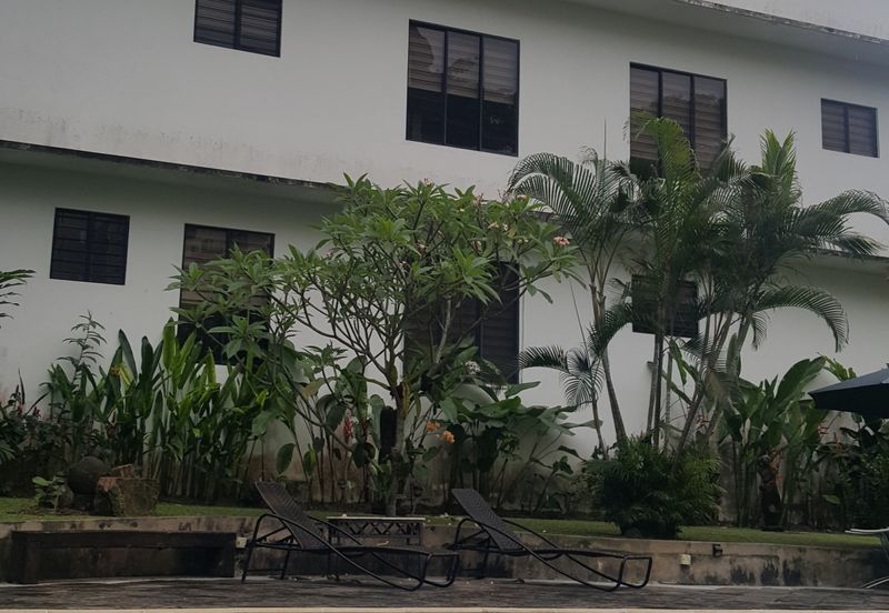 Bungalow w 4 Apartments 