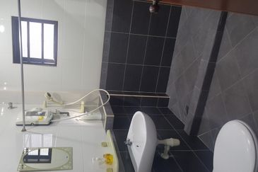 Freehold Bukit Gasing Corner Terrace House 